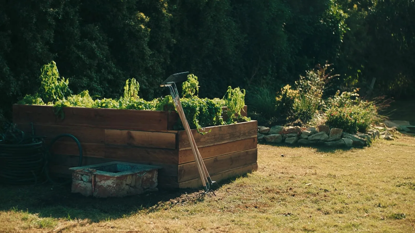 DIY Raised Garden Bed from Pallets — Free Weekend Build